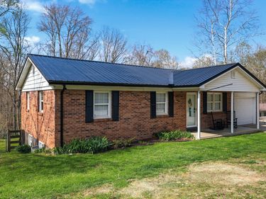 2245 Dug Hill Road, Irvine, KY 40336