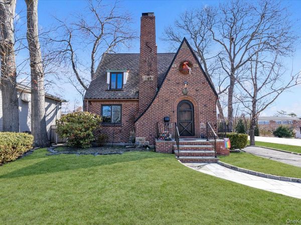 61 Livingston Avenue , Babylon, NY 11702