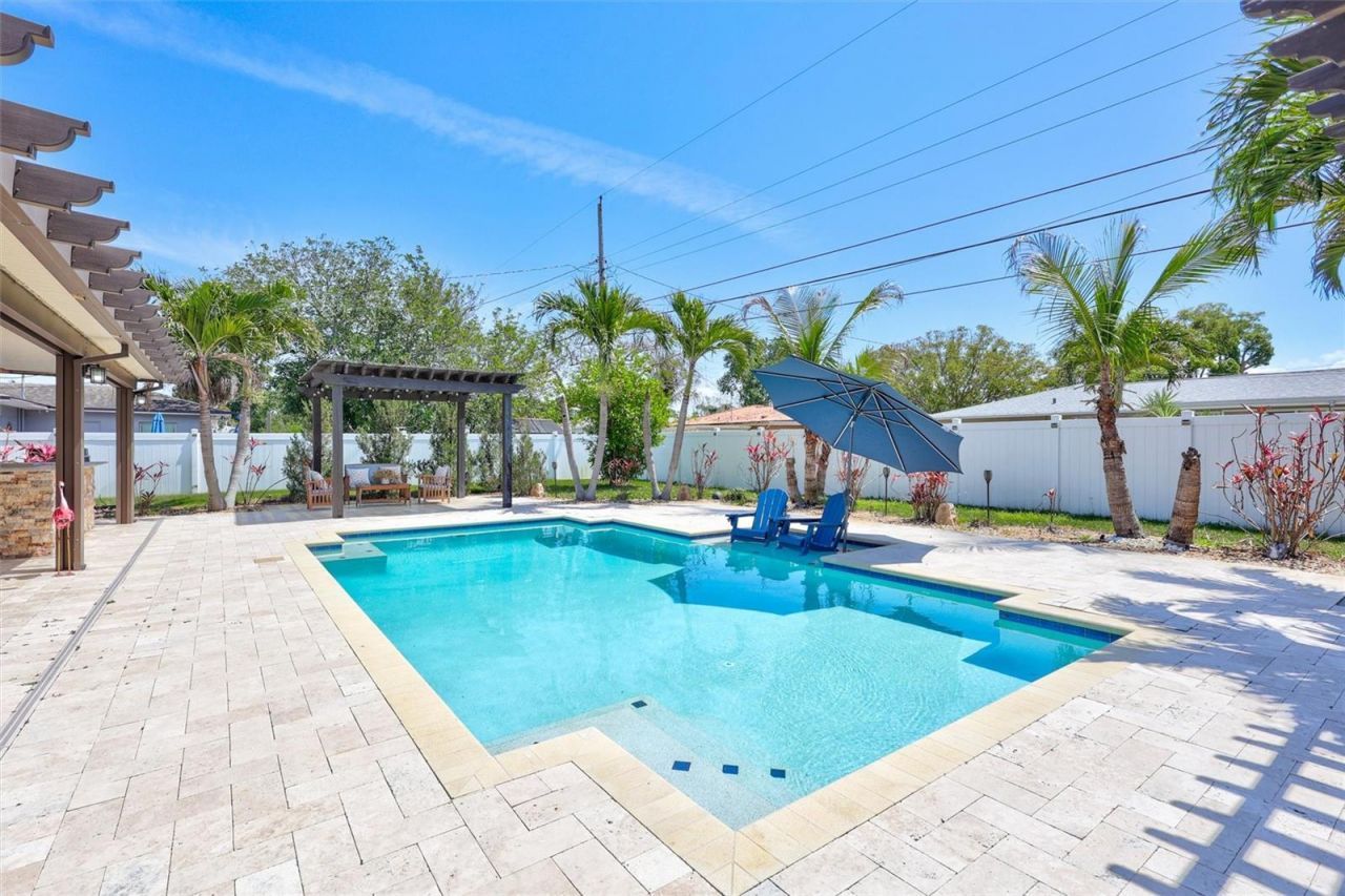 3890 Benson Avenue N, Saint Petersburg, FL 33713 Photo