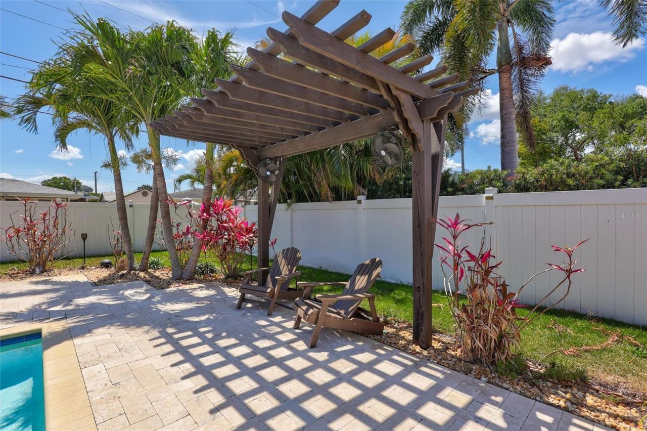 3890 Benson Avenue N, Saint Petersburg, FL 33713 Photo