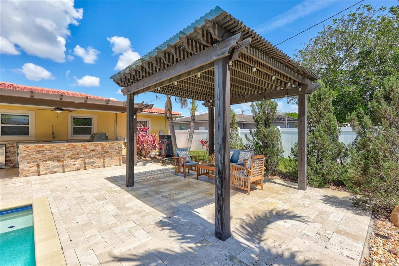 3890 Benson Avenue N, Saint Petersburg, FL 33713 Photo