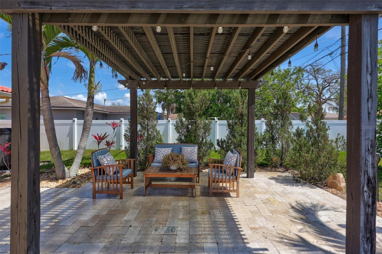 3890 Benson Avenue N, Saint Petersburg, FL 33713 Photo