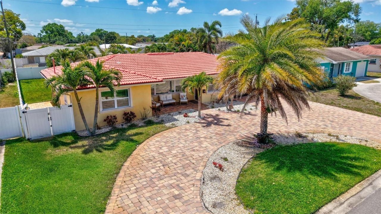 3890 Benson Avenue N, Saint Petersburg, FL 33713 Photo