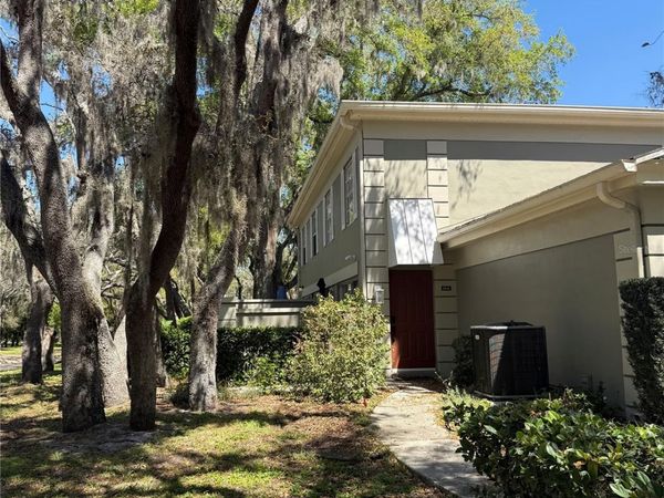 6206 GREENLEAF LANE , TAMPA, FL 33617