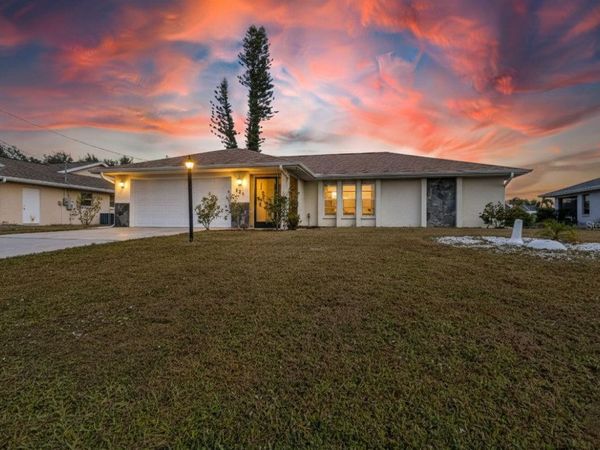 285 MARK TWAIN LANE, ROTONDA WEST, FL 33947