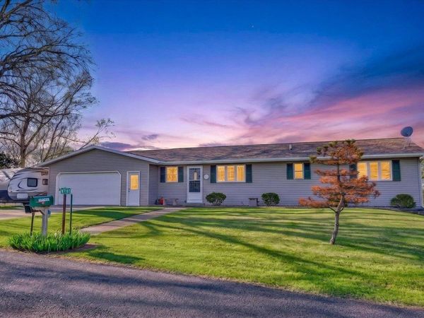 W7797 Summit Drive, Pardeeville, WI 53954