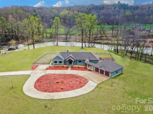 118 McOwenben Pass, Lake Lure, NC 28746