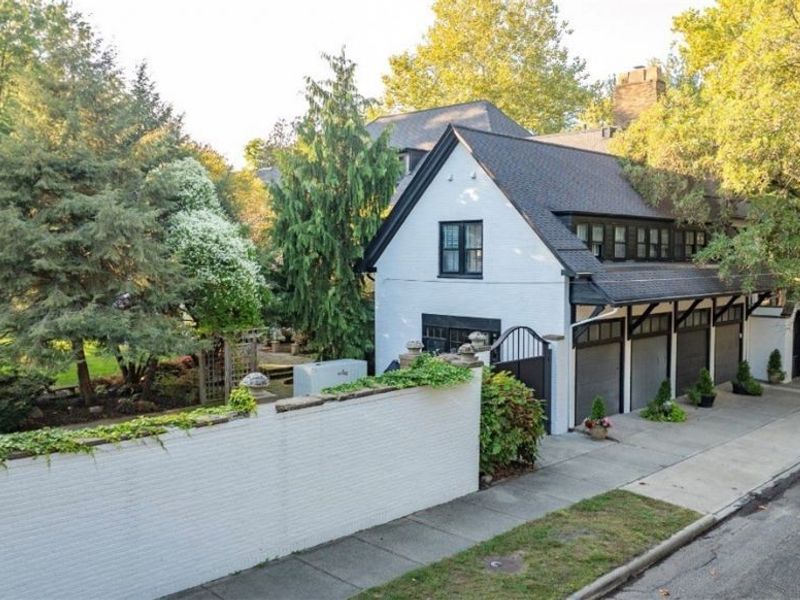 10494 Lake Shore Boulevard , Bratenahl, OH 44108 Photo 2