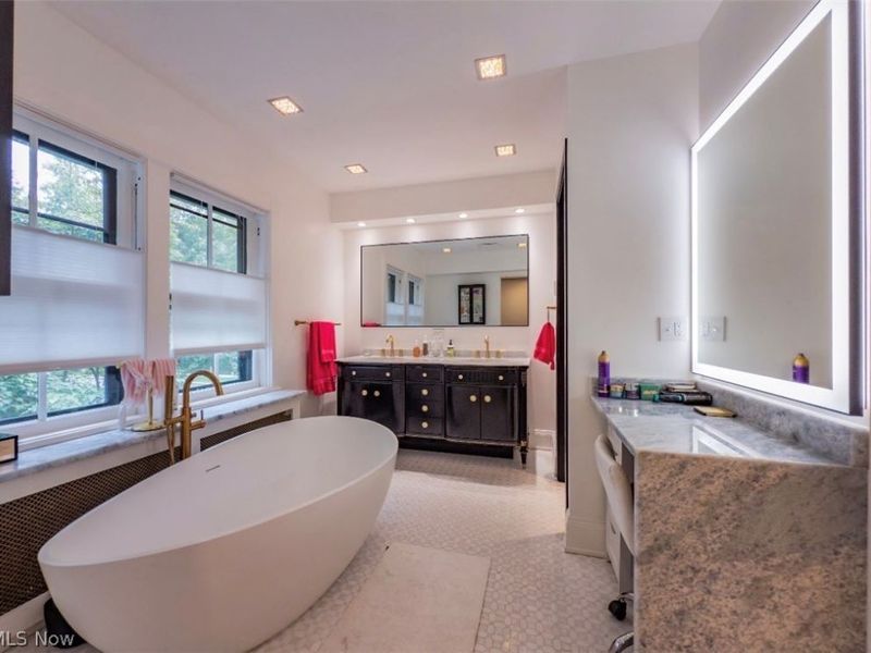 10494 Lake Shore Boulevard , Bratenahl, OH 44108 Photo 29