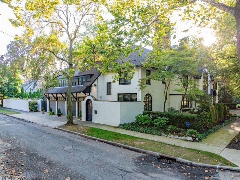 10494 Lake Shore Boulevard , Bratenahl, OH 44108 Photo 3