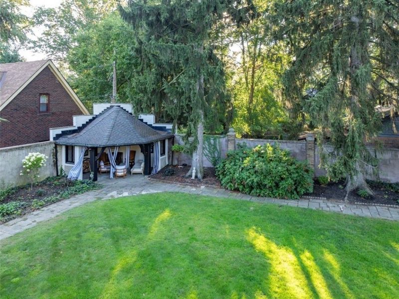 10494 Lake Shore Boulevard , Bratenahl, OH 44108 Photo 4