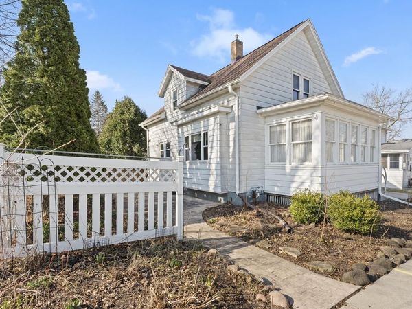 1009 Wisconsin STREET, Watertown, WI 53094