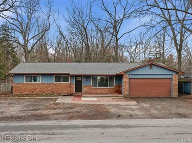 2276 Lakewood Way , Hamburg Twp, MI 48169