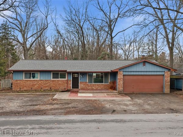 2276 Lakewood Way , Hamburg Twp, MI 48169