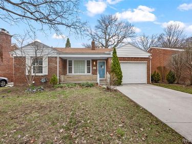 20437 Damman Street, Harper Woods, MI 48225