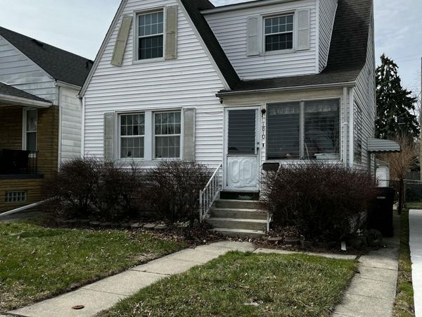 1810 Lindbergh Street, Wyandotte, MI 48192