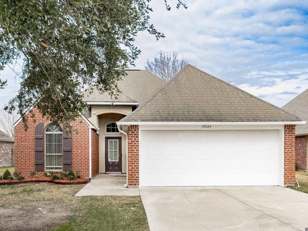 37024 Rivergate Ave, Geismar, LA 70734