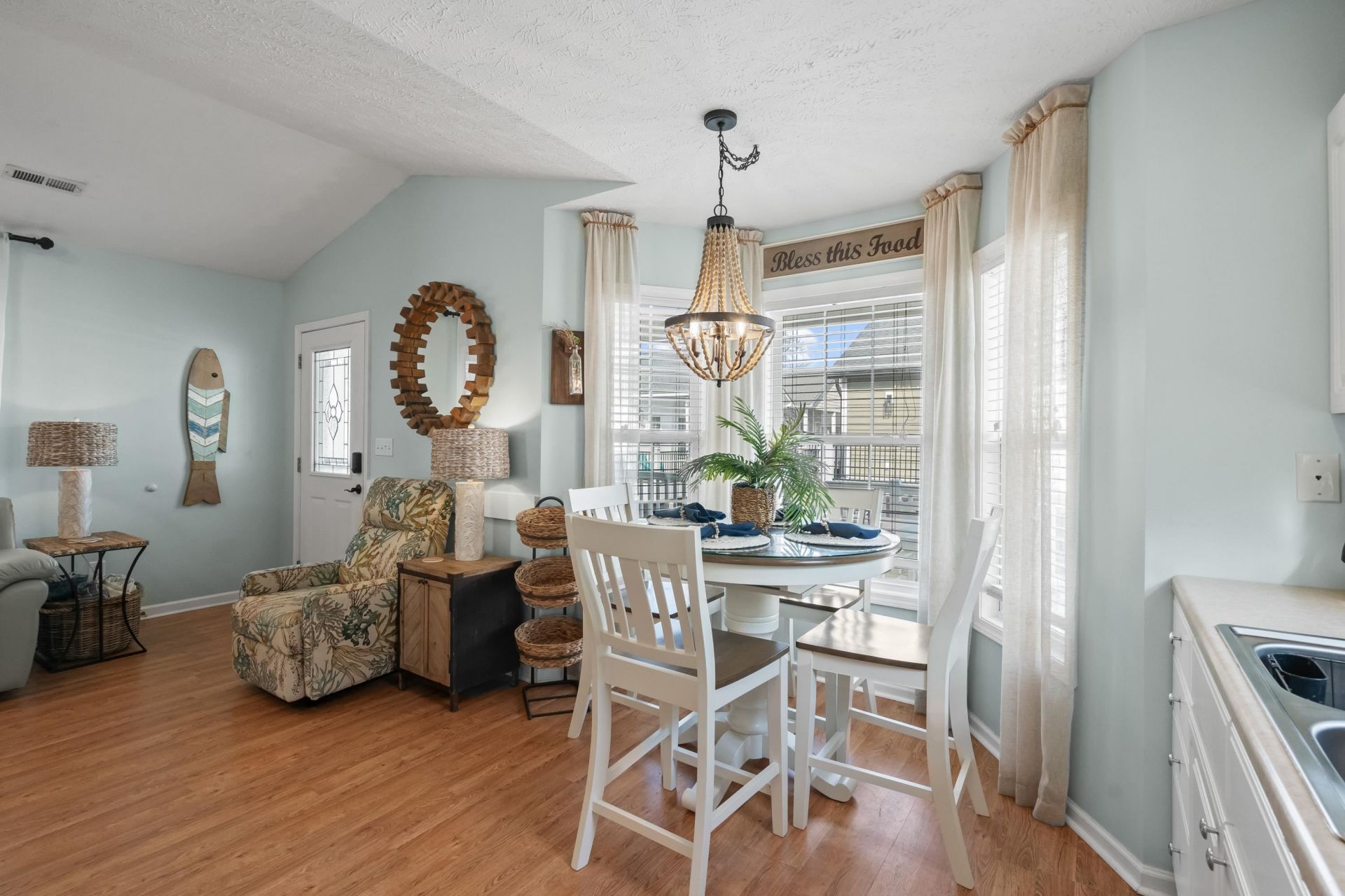 6001 - V7 S Kings Hwy.  Photo 23