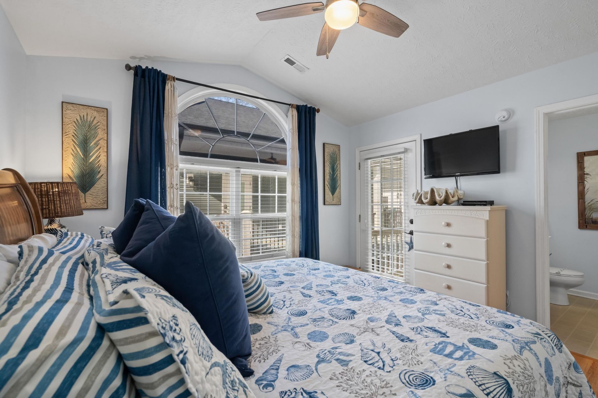 6001 - V7 S Kings Hwy.  Photo 26