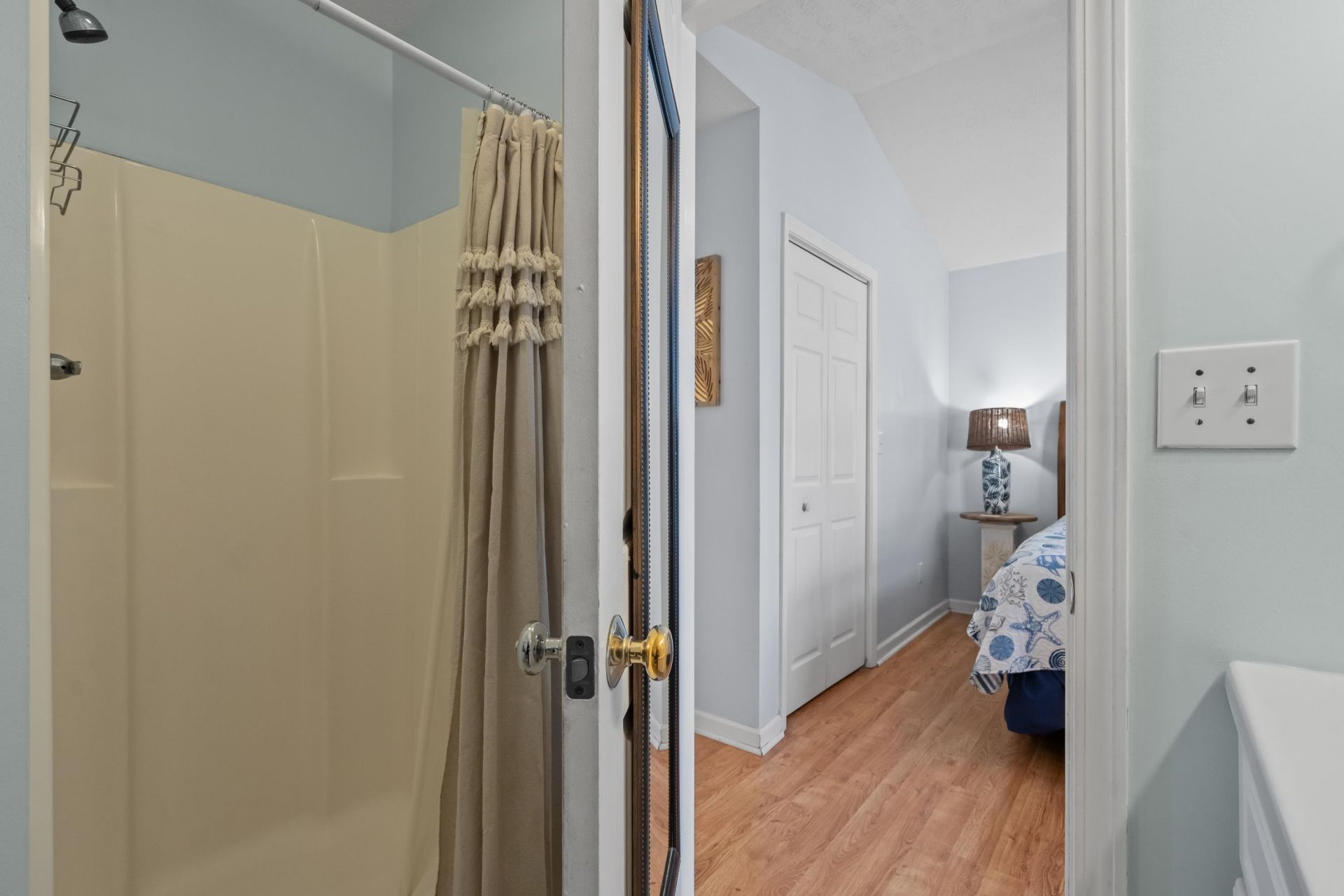 6001 - V7 S Kings Hwy.  Photo 29