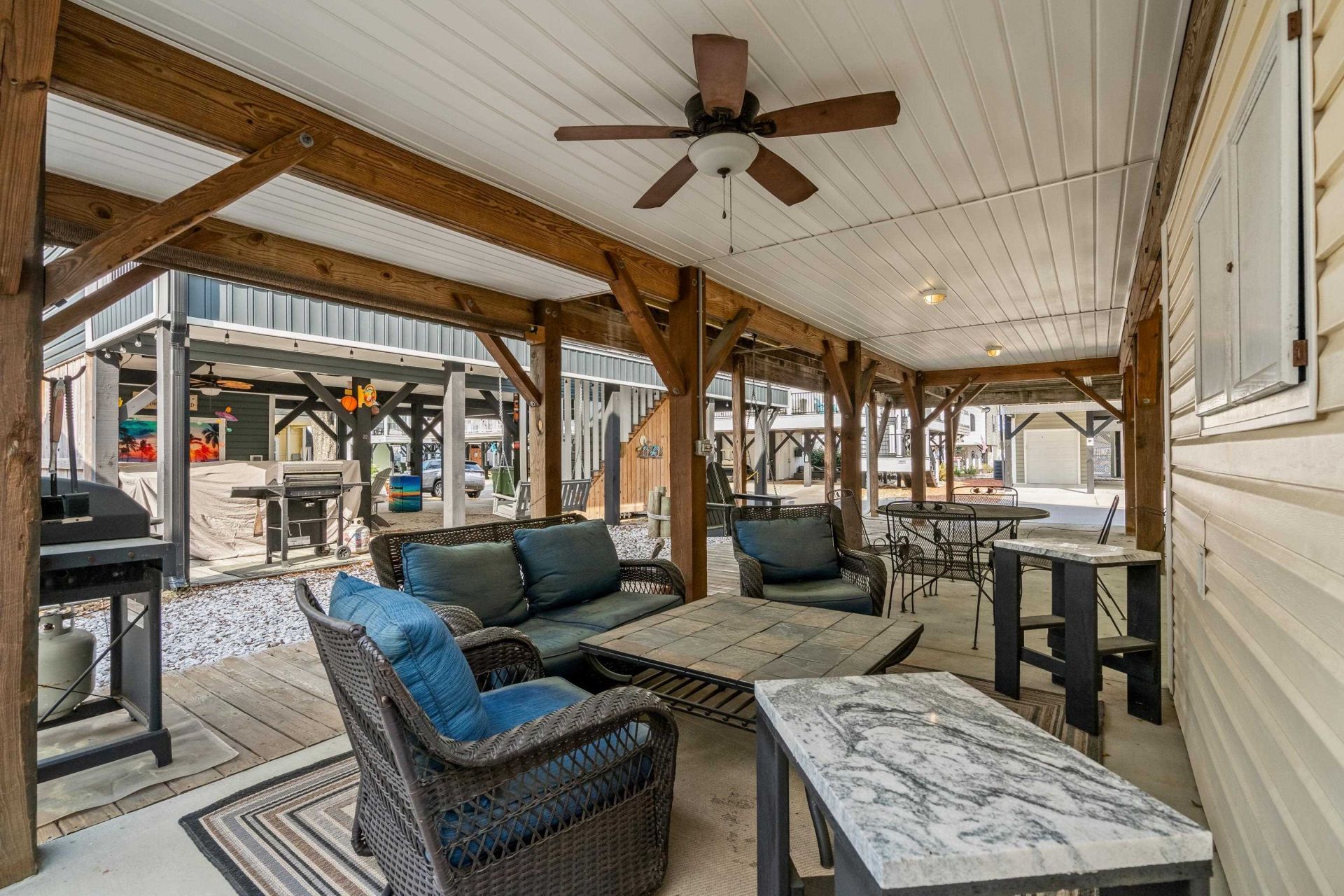 6001 - V7 S Kings Hwy.  Photo 8