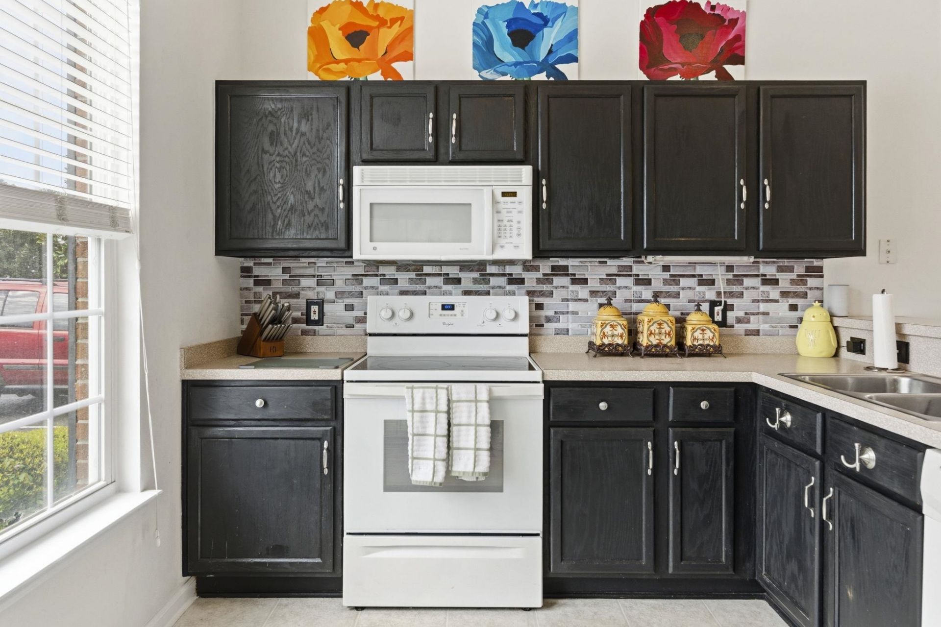 230 Connemara Dr. Photo 10