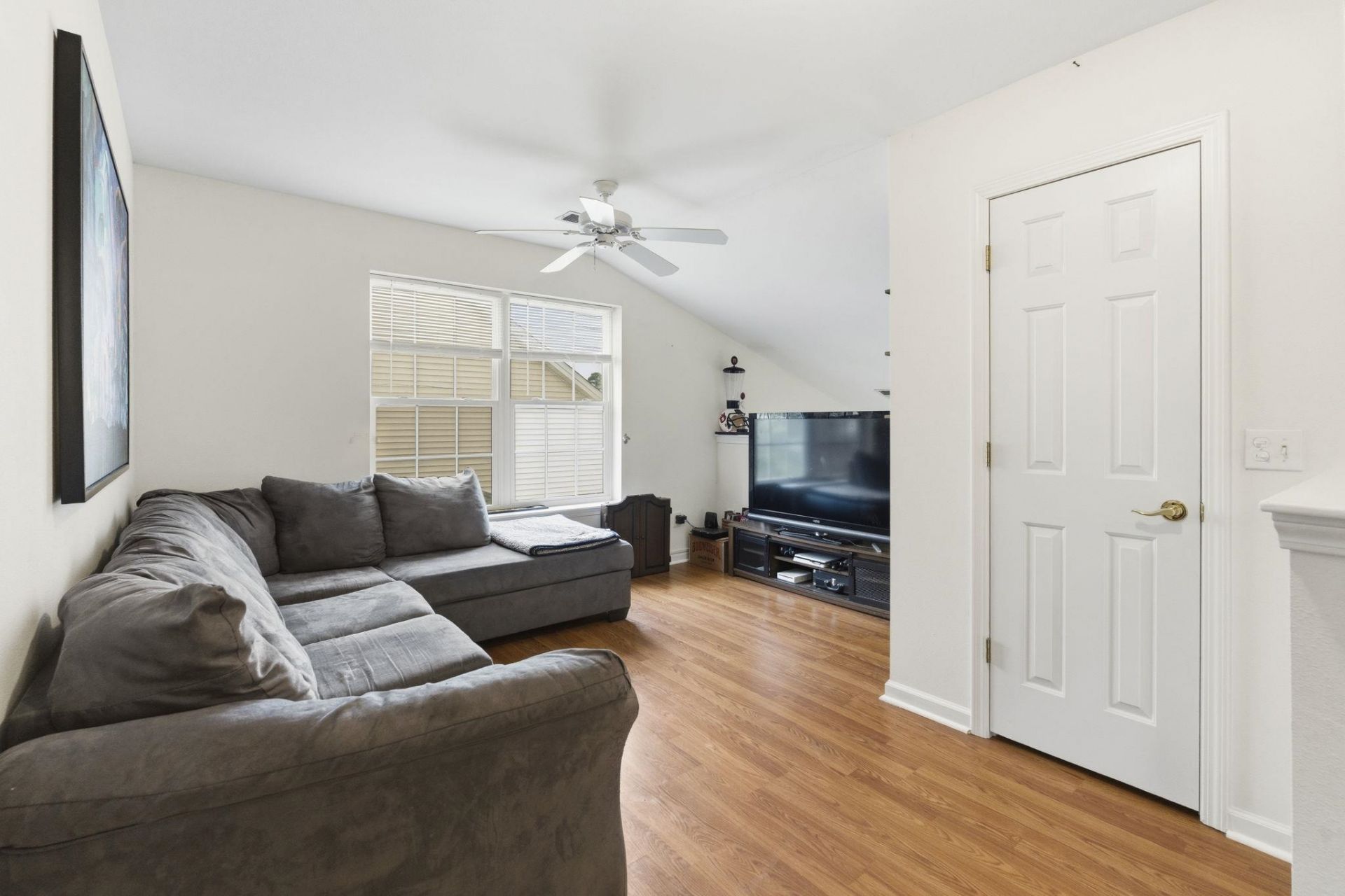230 Connemara Dr. Photo 23