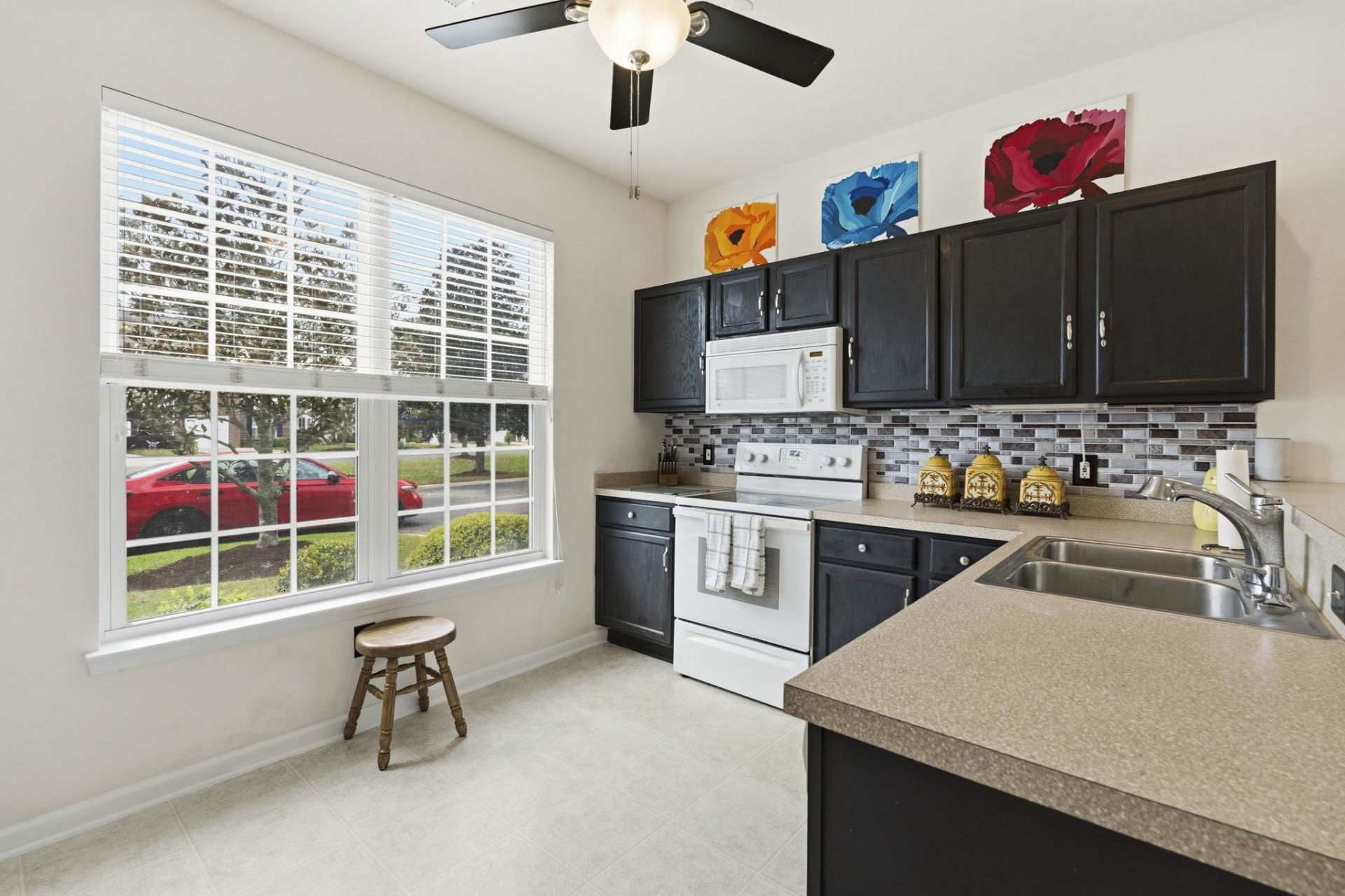 230 Connemara Dr. Photo 9