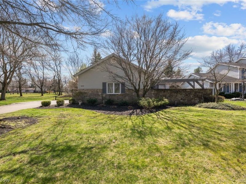 6656 Woodhawk Drive , Mayfield Heights, OH 44124 Photo 1