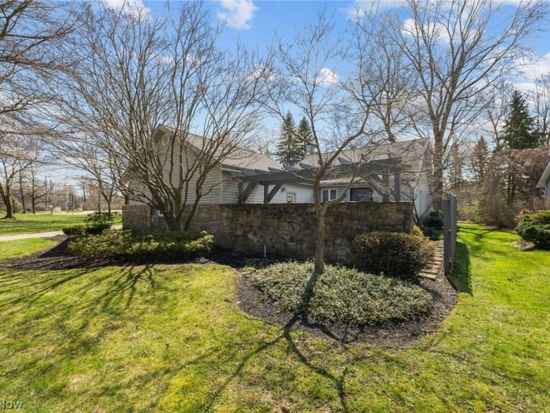 6656 Woodhawk Drive , Mayfield Heights, OH 44124 Photo 2