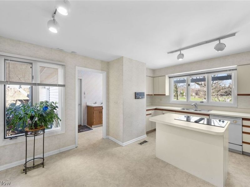 6656 Woodhawk Drive , Mayfield Heights, OH 44124 Photo 24