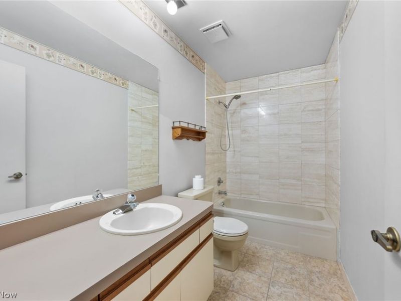 6656 Woodhawk Drive , Mayfield Heights, OH 44124 Photo 29