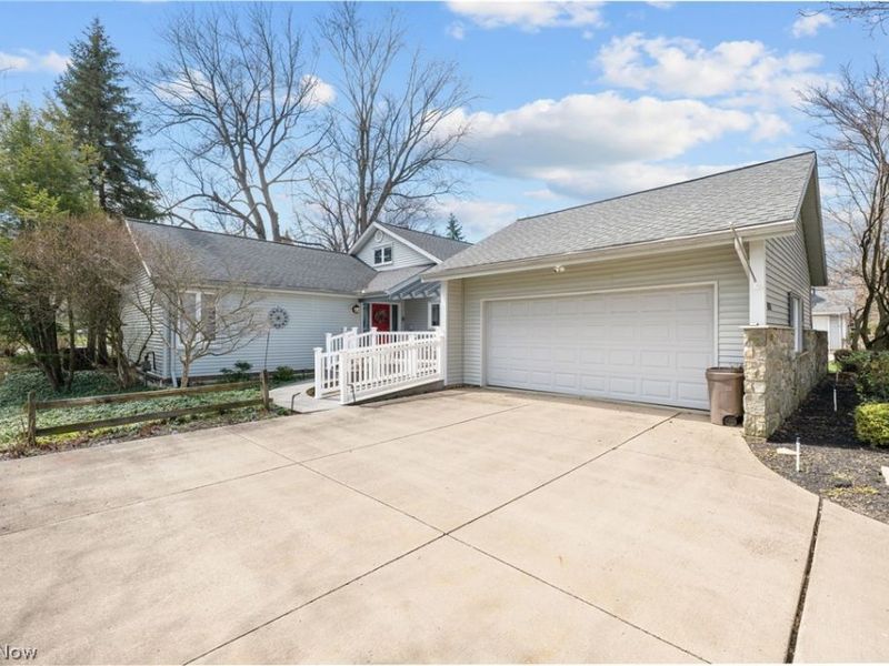 6656 Woodhawk Drive , Mayfield Heights, OH 44124 Photo 3