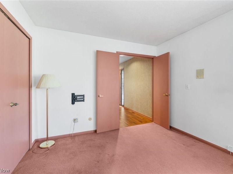 6656 Woodhawk Drive , Mayfield Heights, OH 44124 Photo 31