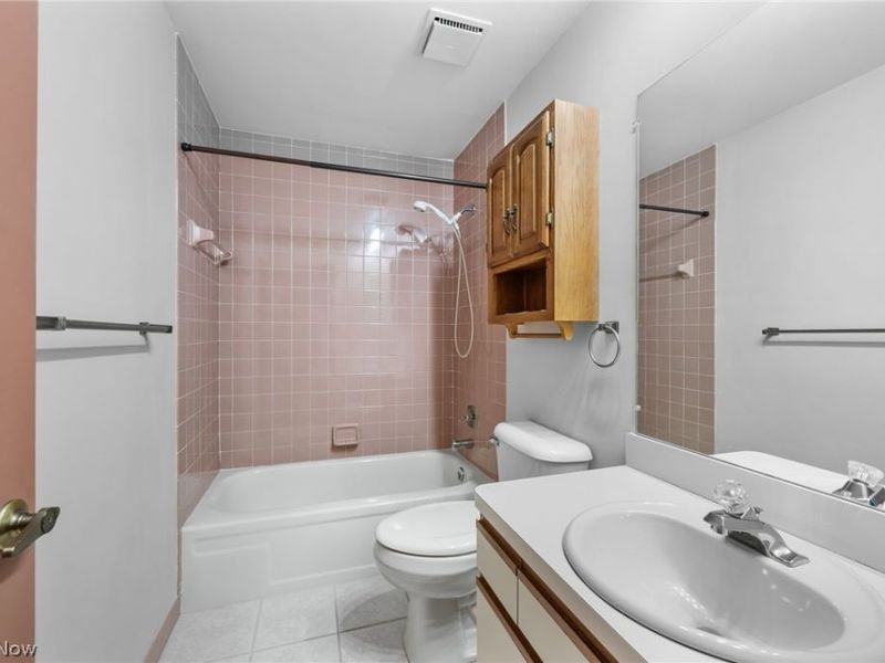 6656 Woodhawk Drive , Mayfield Heights, OH 44124 Photo 34