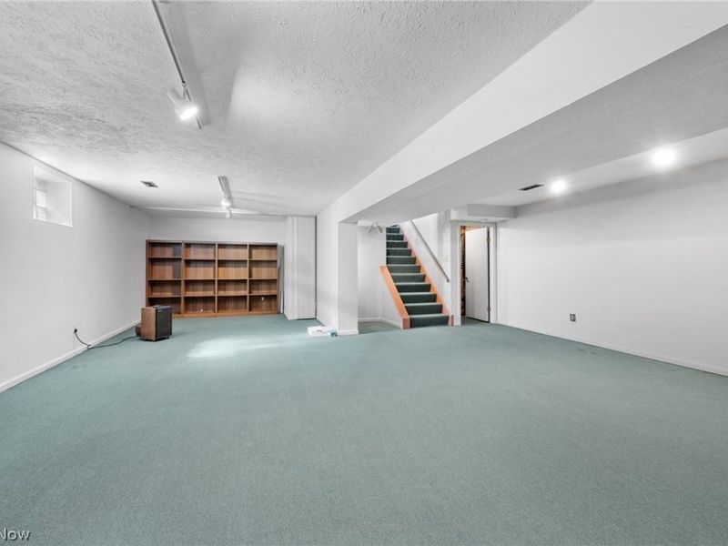 6656 Woodhawk Drive , Mayfield Heights, OH 44124 Photo 36