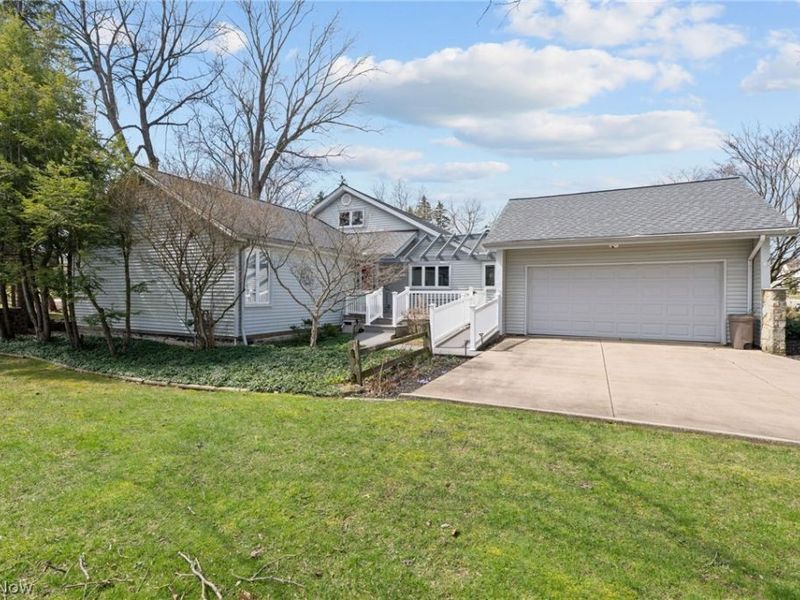 6656 Woodhawk Drive , Mayfield Heights, OH 44124 Photo 4