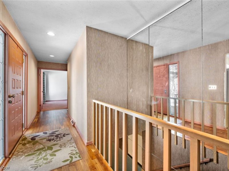 6656 Woodhawk Drive , Mayfield Heights, OH 44124 Photo 8