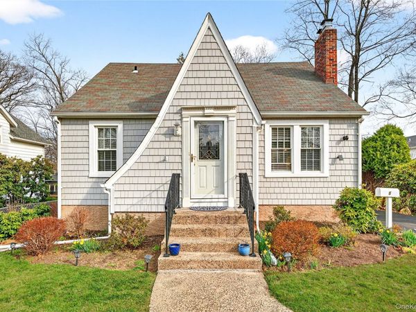 8 W Palisades Avenue , Nanuet, NY 10954