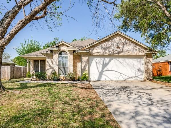 745 Winding Oak, Lake Dallas, TX 75065