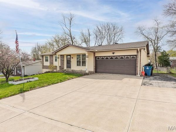 3518 Canterbury Drive , St Charles, MO 63303