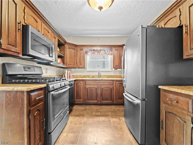 170 E Beech Street NE, Alliance, OH 44601 Photo 16