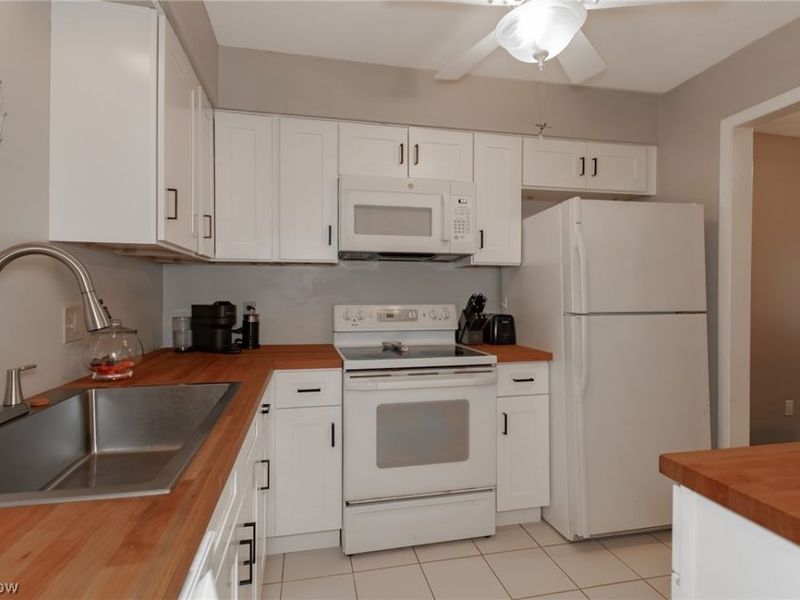 8210 Deepwood Boulevard , Unit 11-5, Mentor, OH 44060 Photo 17