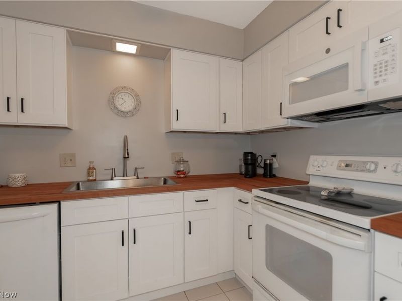 8210 Deepwood Boulevard , Unit 11-5, Mentor, OH 44060 Photo 5