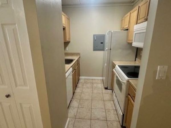 12 -16 Ellery, Unit 105, Cambridge, MA 02138