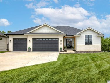 18244 Cheyenne Road, Omaha, NE 68136