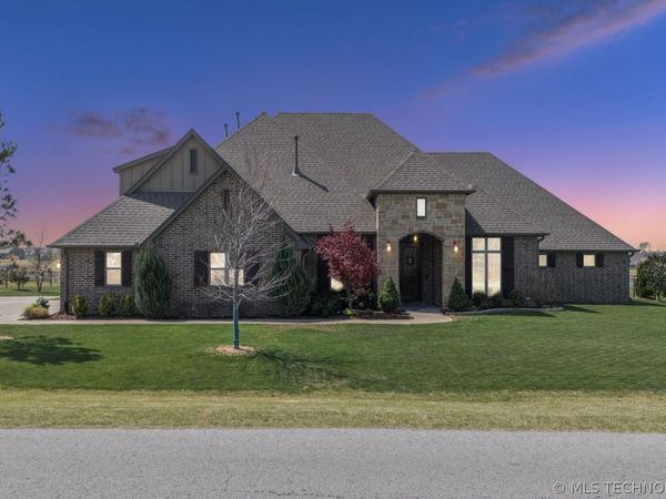 8308 N 152nd East Avenue , Owasso, OK 74055