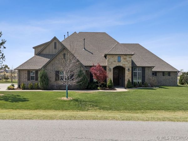 8308 N 152nd East Avenue , Owasso, OK 74055