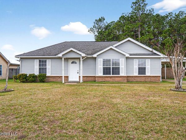 10617 Maple Street, Ocean Springs, MS 39565