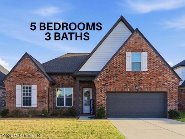 9115 S Lakeside Circle, Walls, MS 38680